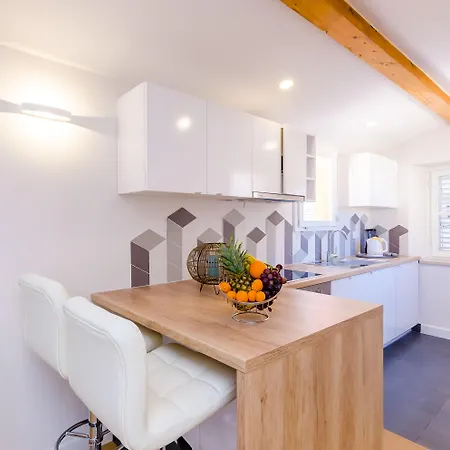 Leonarda Baroque House - Old Town Apartment *